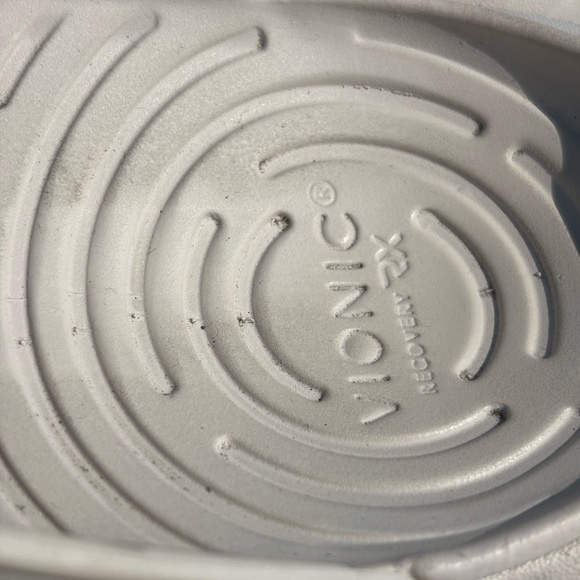 Vionic White Slide Sandals 9 - Picture 9 of 10